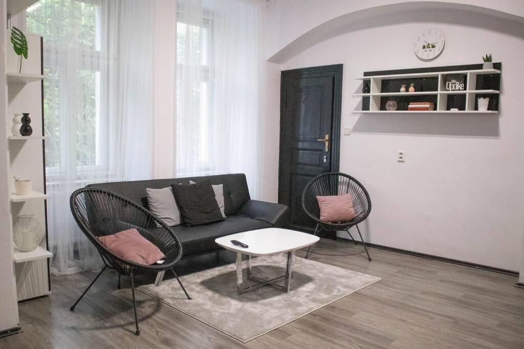 Modern Apartment In The Center Of Praga Exterior foto